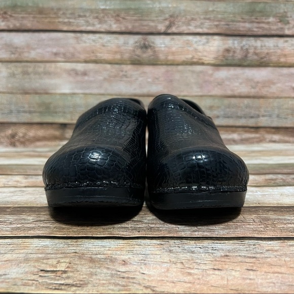 Sanita Black Patent Leather Nursing Clogs - Picture 4 of 9